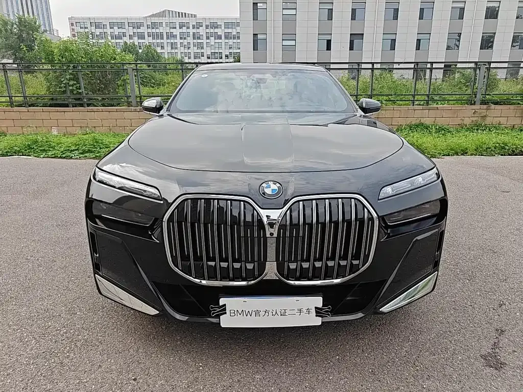 BMW 7 Series — фото 1
