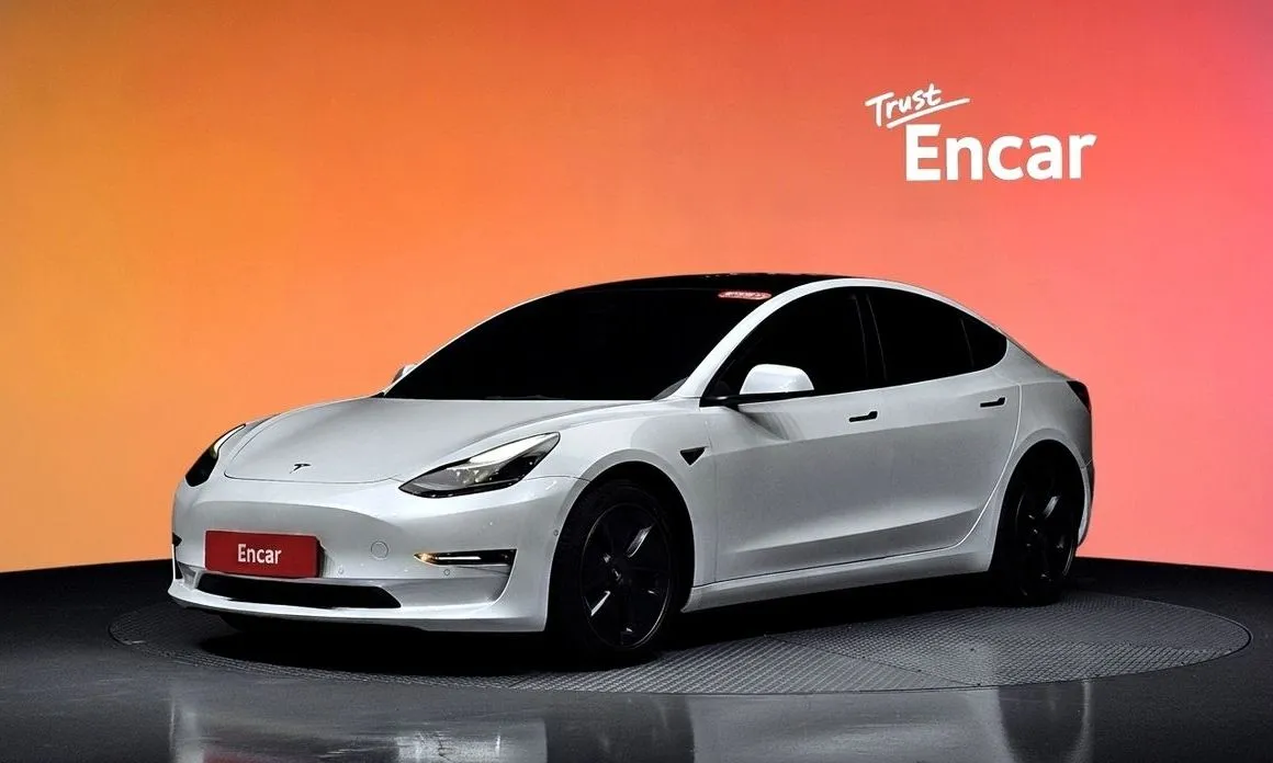Tesla Model 3 — фото 1