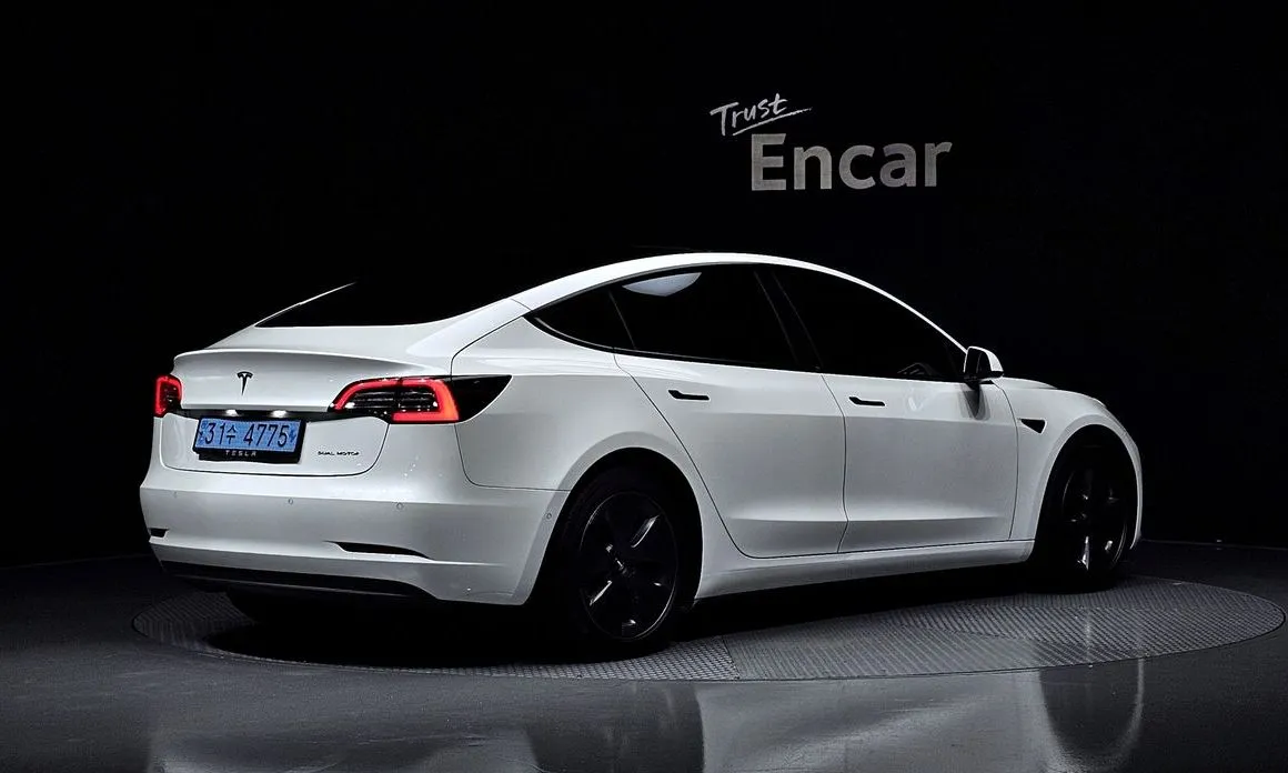 Tesla Model 3 — фото 3