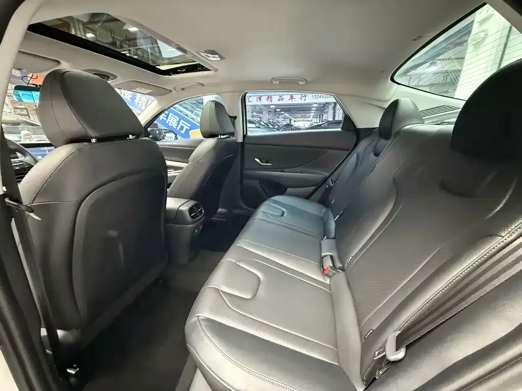 Hyundai Elantra — фото 3