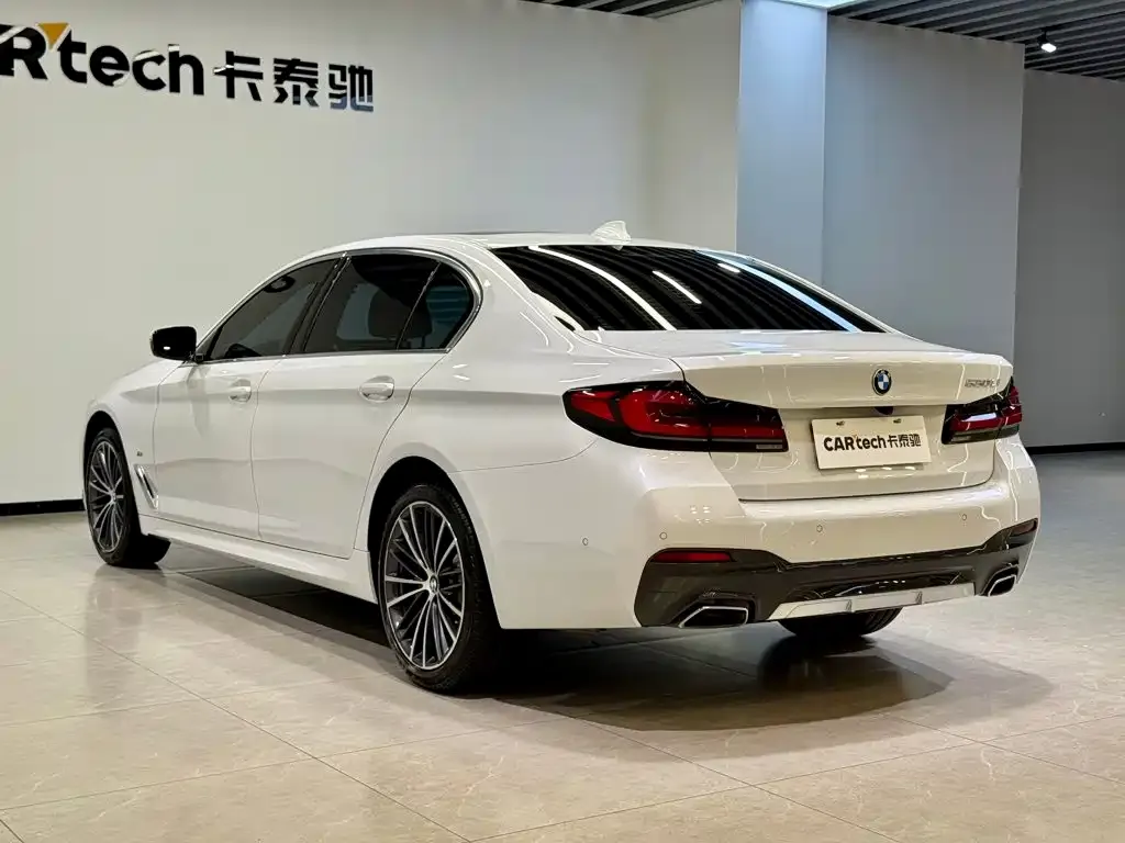 BMW 5 Series — фото 3