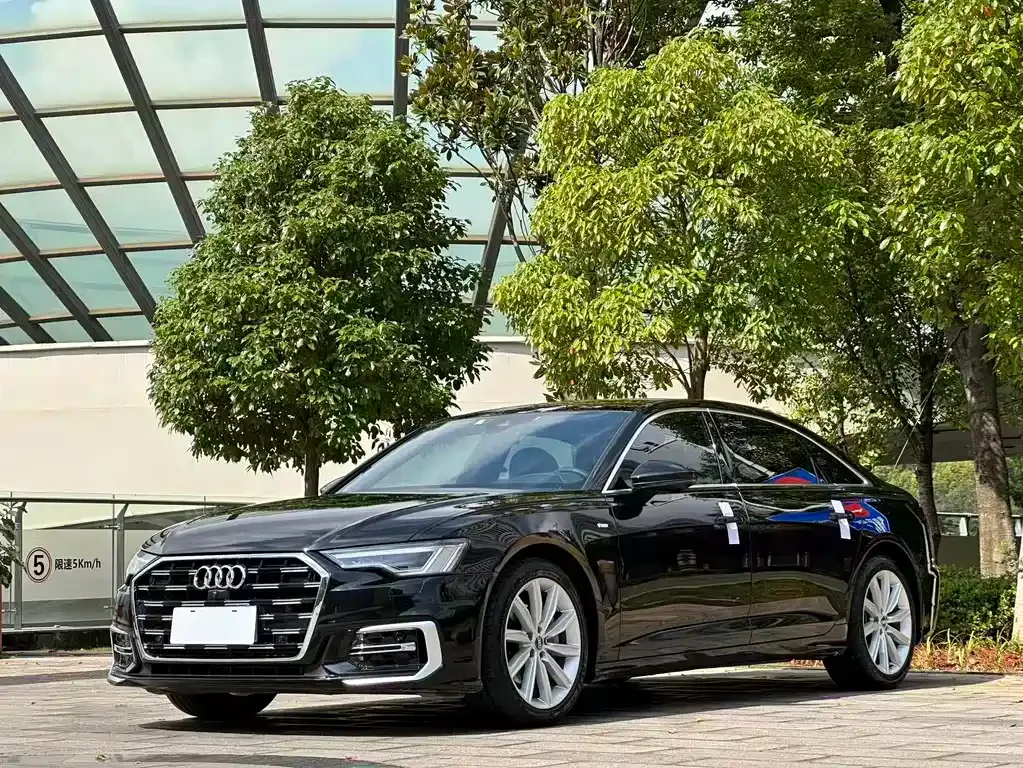 Audi A6L — фото 1