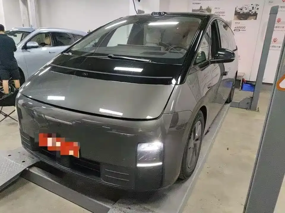 Li Auto MEGA — фото 1