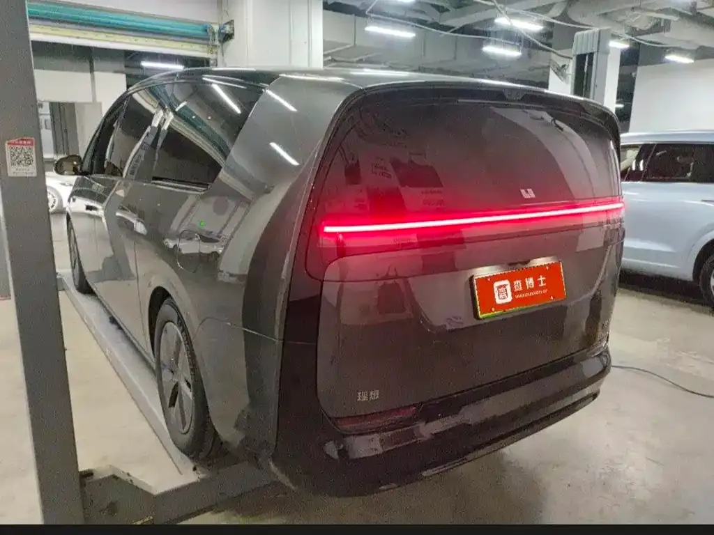 Li Auto MEGA — фото 7