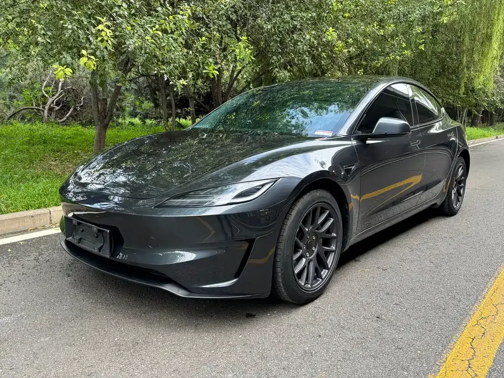Tesla Model 3 — фото 1