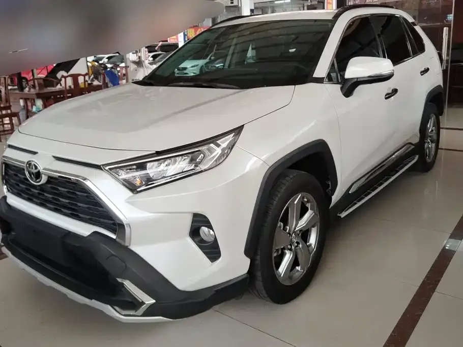 Toyota RAV4 — фото 1