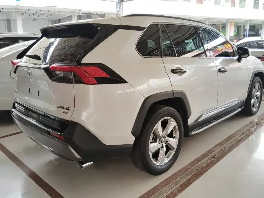 Toyota RAV4 — фото 10