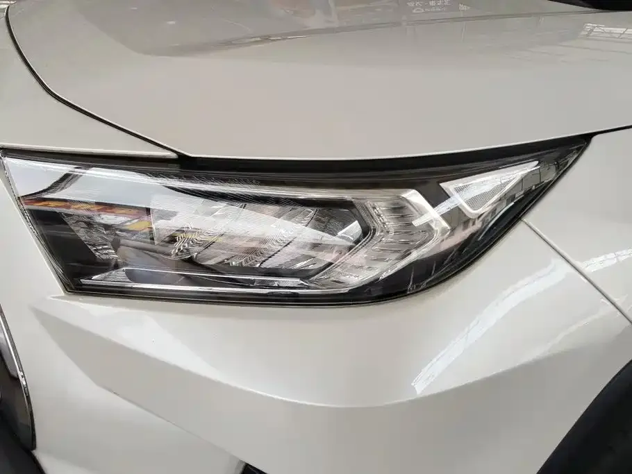 Toyota RAV4 — фото 5