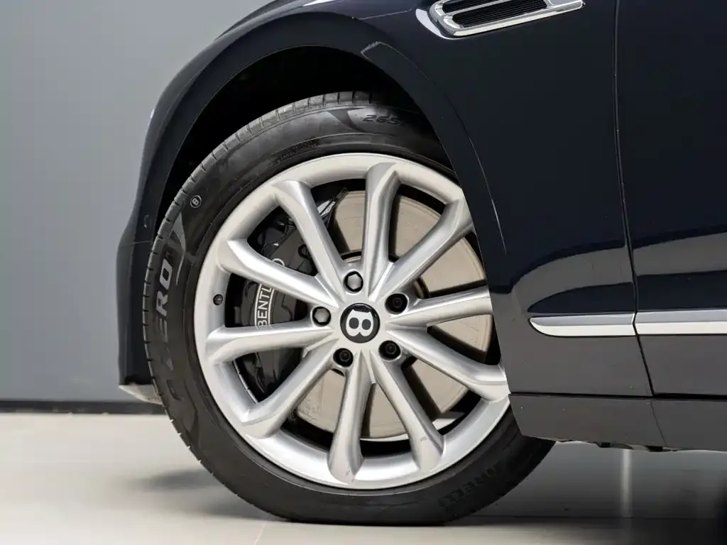 Bentley Flying Spur — фото 9