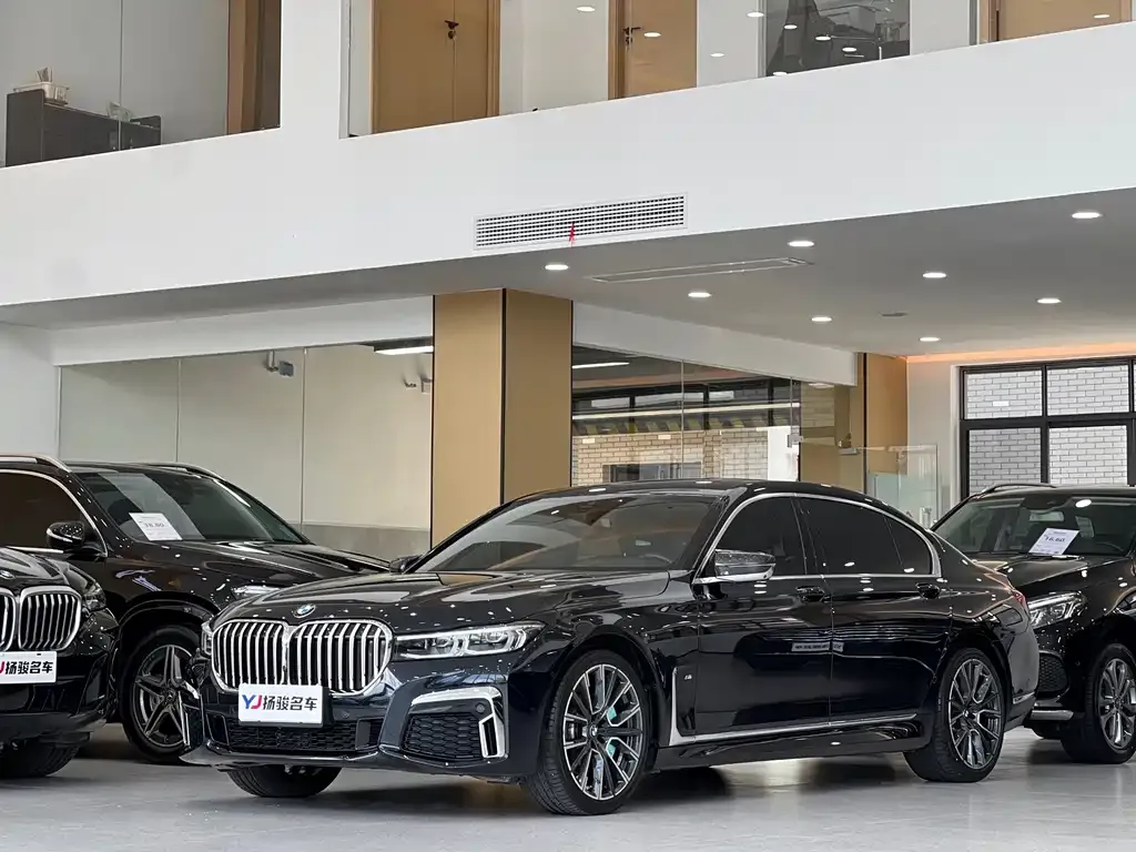 BMW 7 Series — фото 1