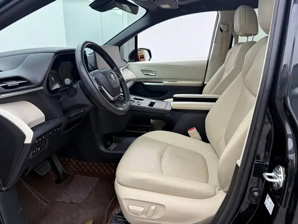 Toyota Granvia — фото 3