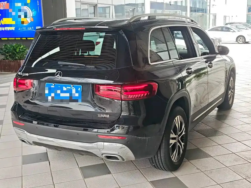 Mercedes-Benz GLB — фото 10