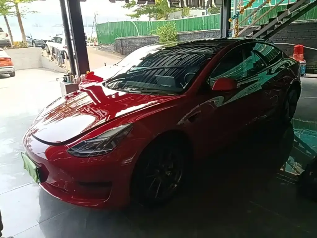 Tesla Model 3 — фото 1