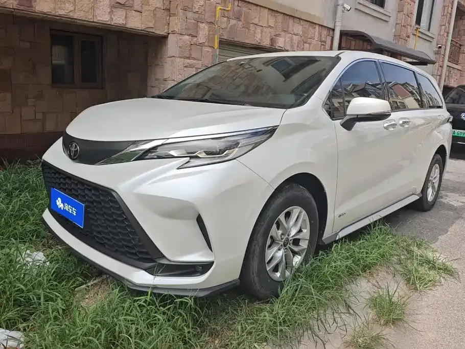 Toyota Granvia — фото 1