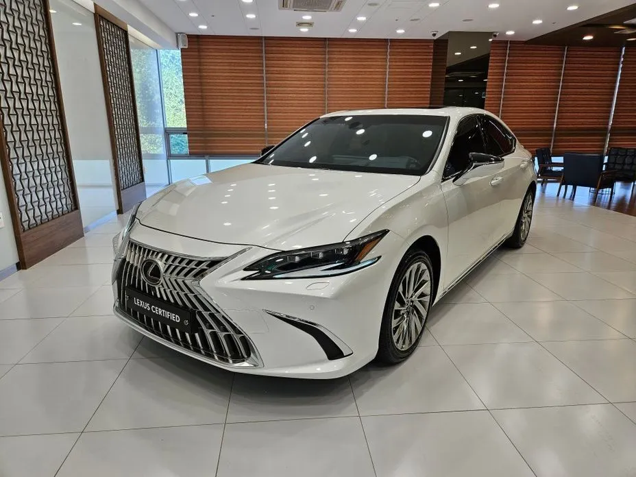 Lexus ES — фото 1