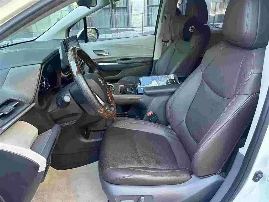 Toyota Sienna — фото 4