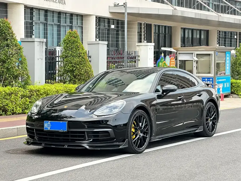 Porsche Panamera — фото 1