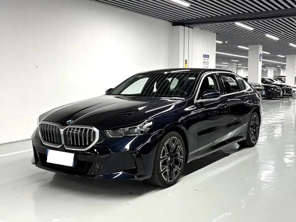 BMW 5 Series — фото 1