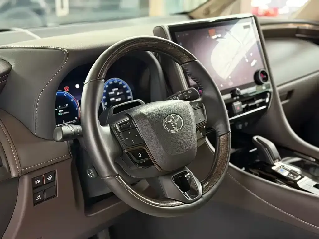 Toyota Alphard — фото 7