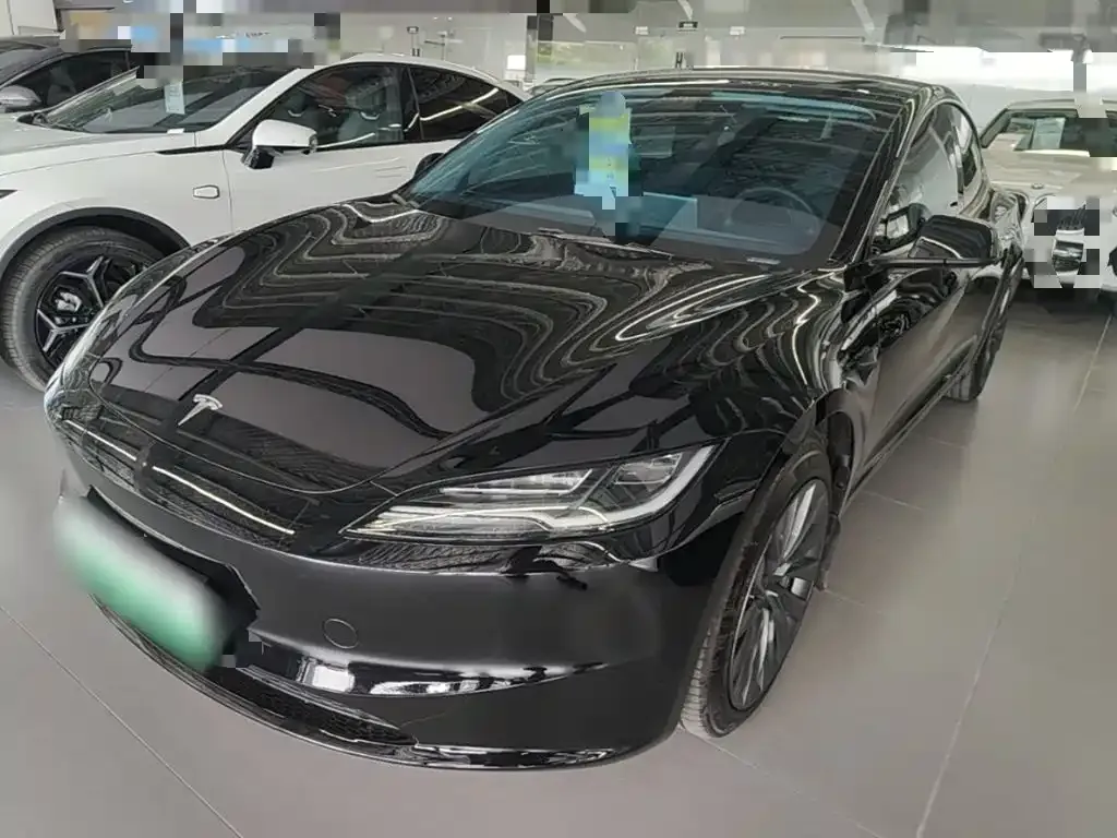 Tesla Model 3 — фото 1