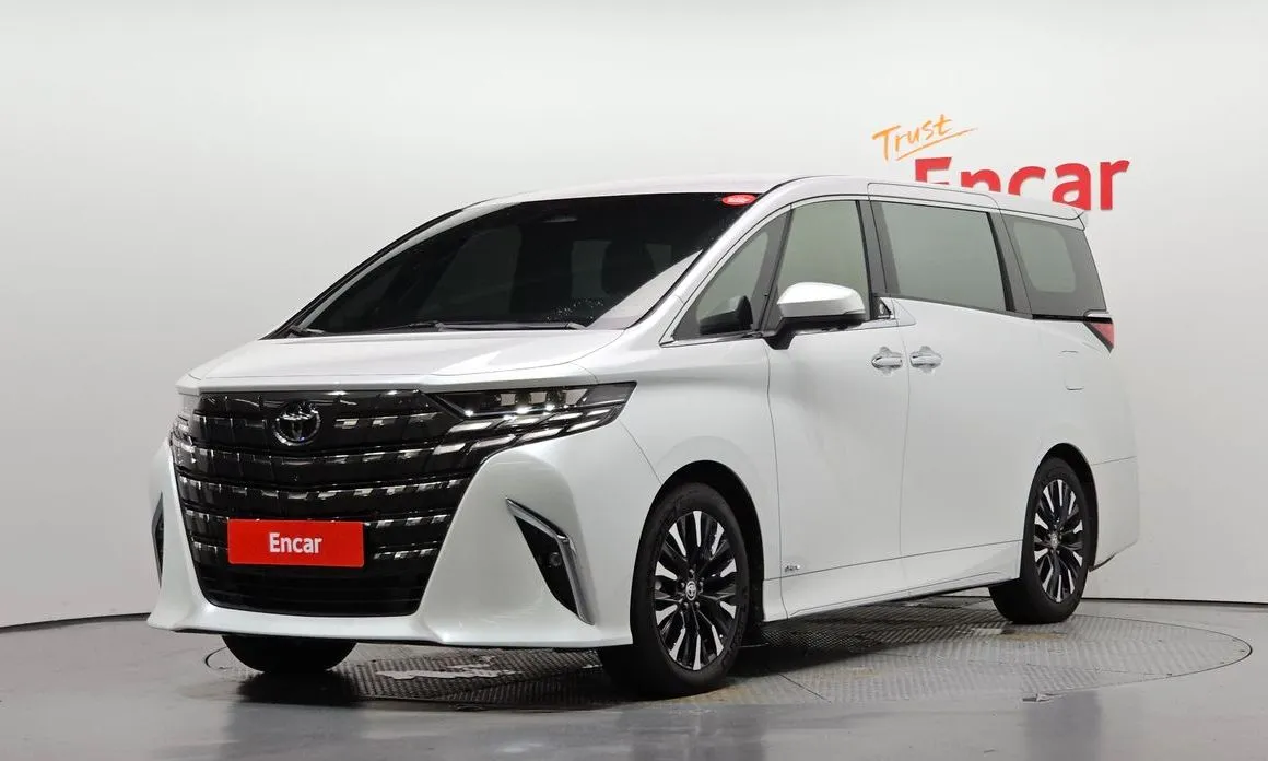 Toyota Alphard — фото 1