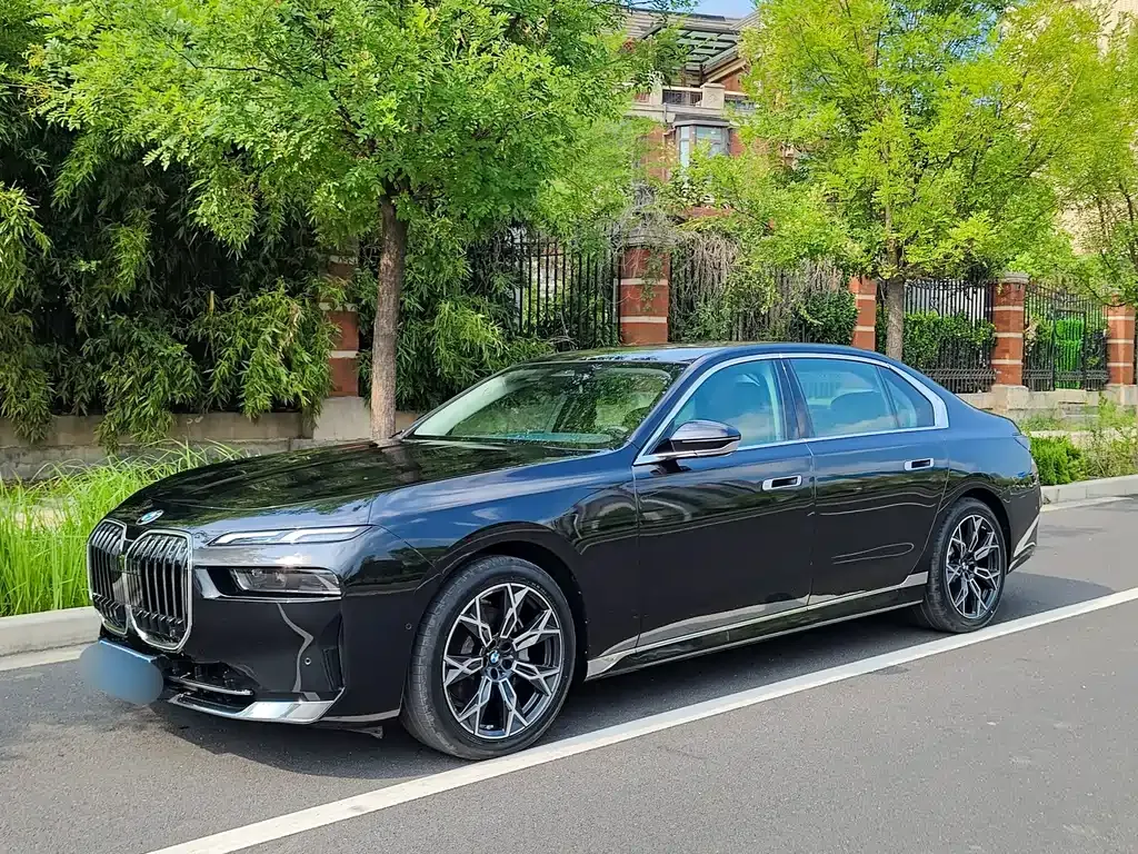 BMW 7 Series — фото 1
