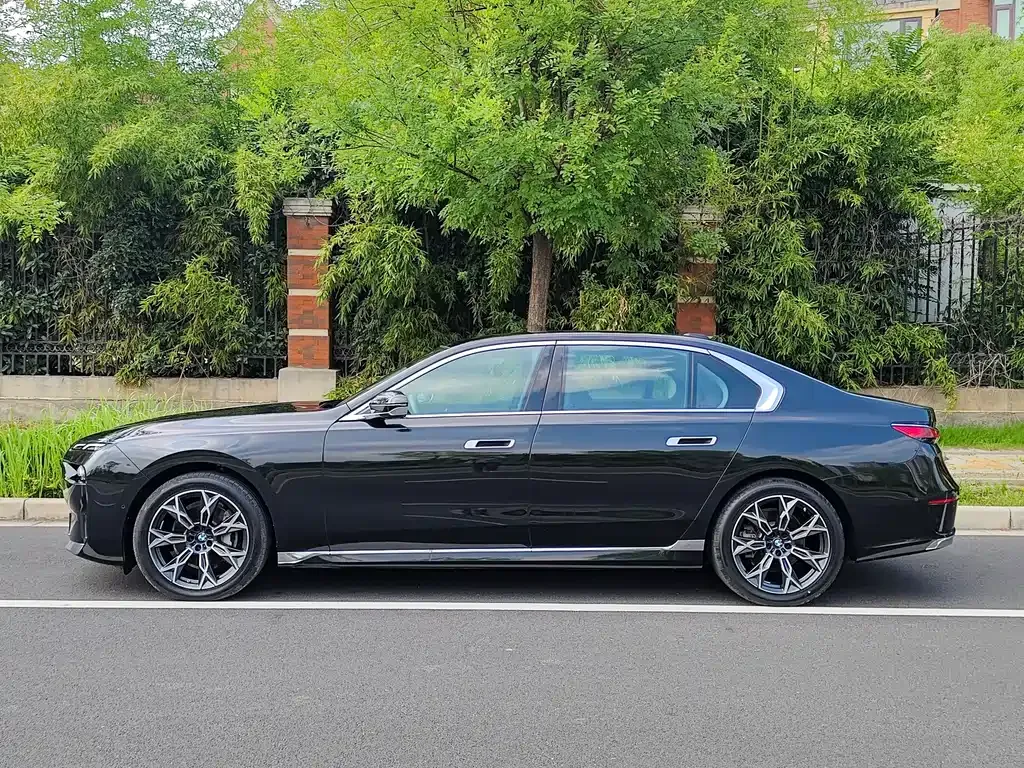BMW 7 Series — фото 10