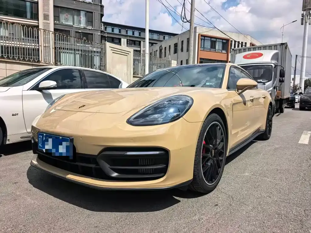 Porsche Panamera — фото 1