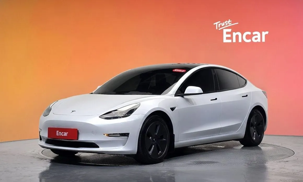 Tesla Model 3 — фото 1