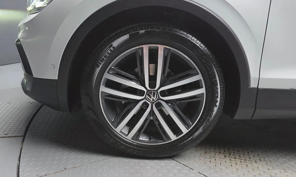 Volkswagen Tiguan — фото 10