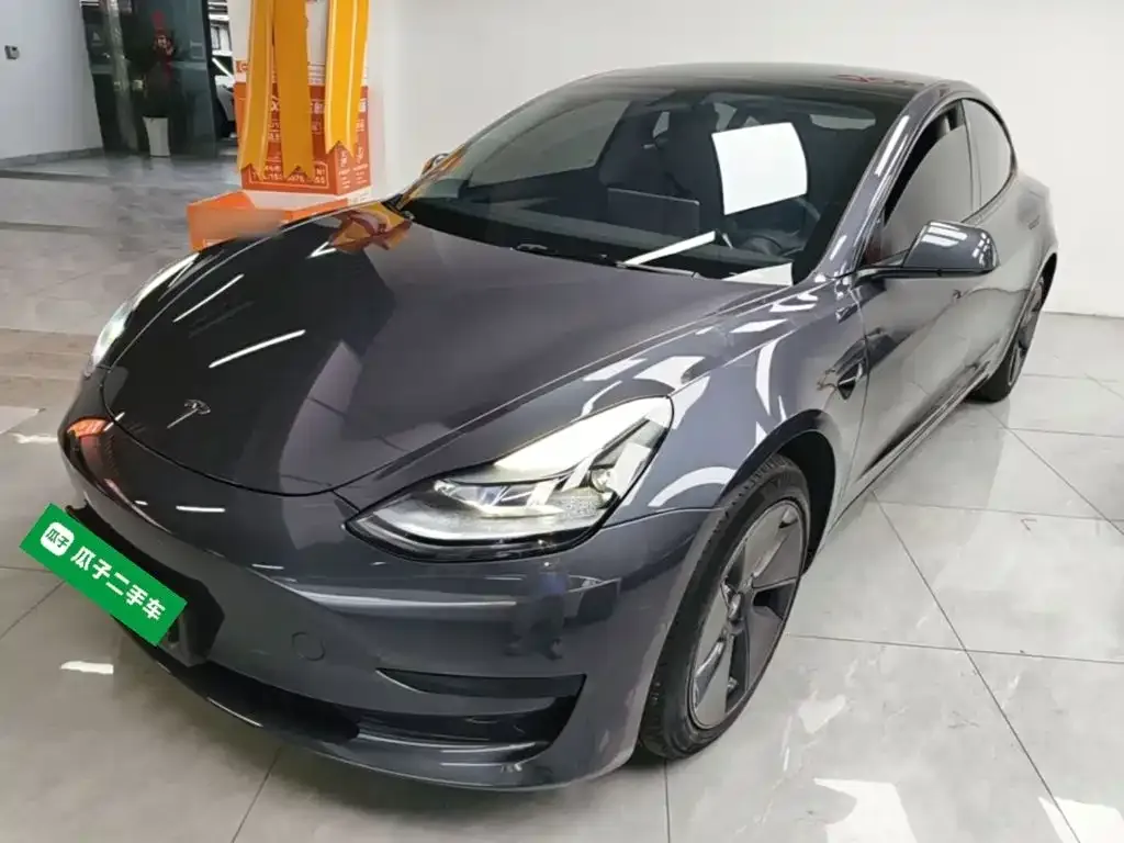 Tesla Model 3 — фото 1