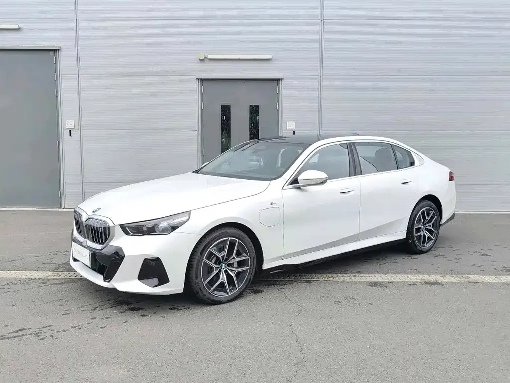 BMW i5 — фото 1
