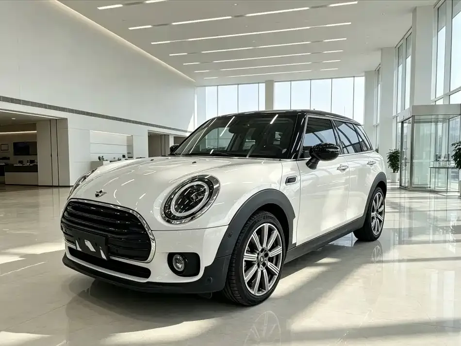MINI Clubman — фото 1