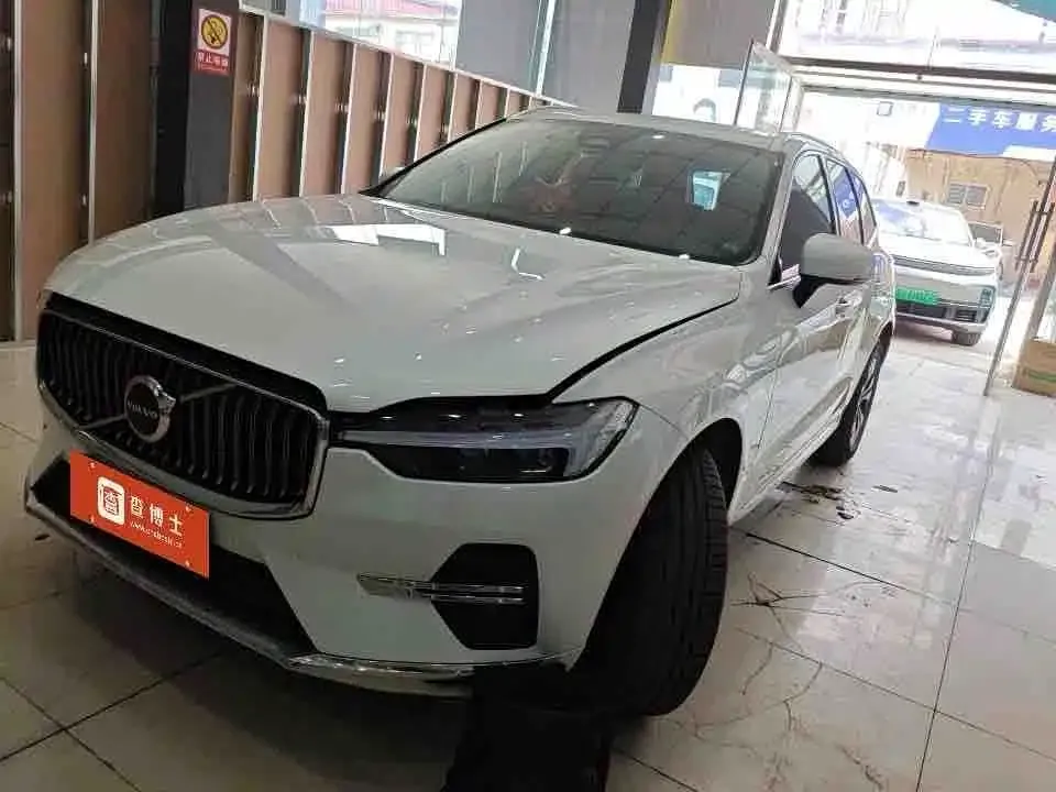 Volvo XC60 — фото 1