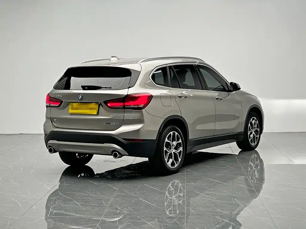 BMW X1 — фото 8