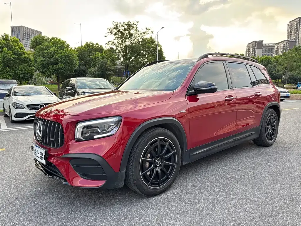 Mercedes-Benz GLB AMG — фото 1