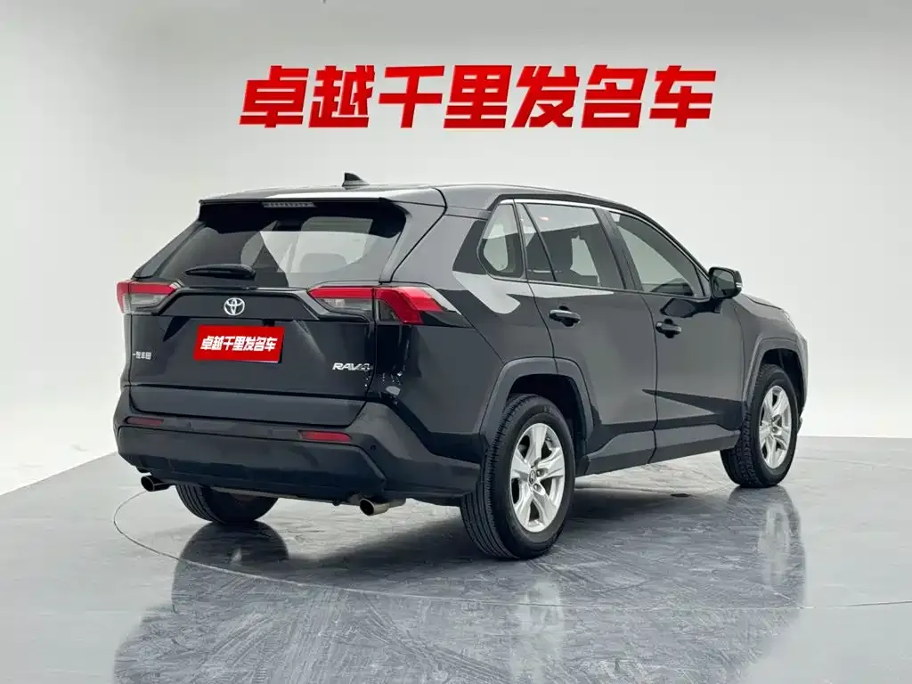 Toyota RAV4 — фото 10