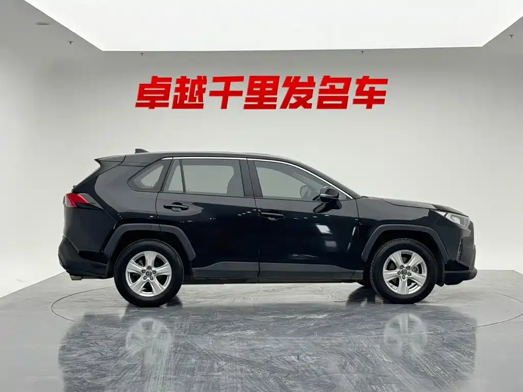 Toyota RAV4 — фото 7