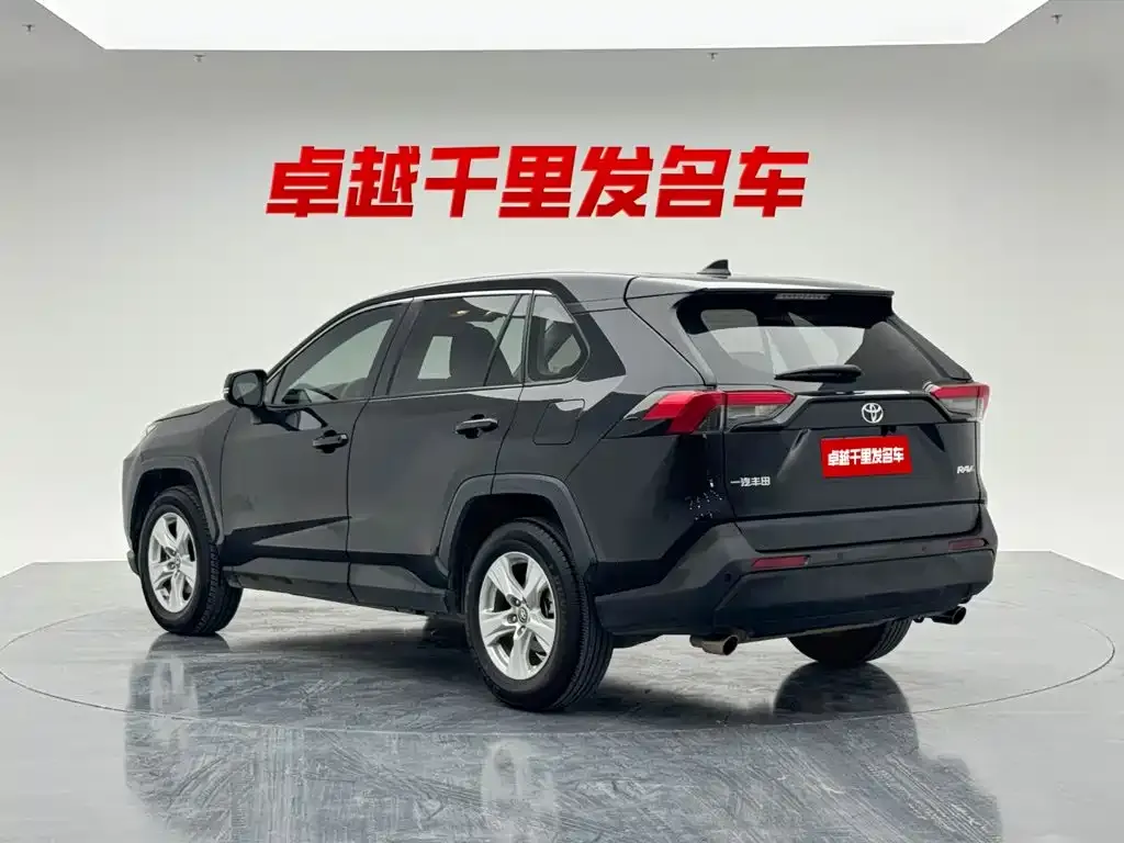 Toyota RAV4 — фото 3