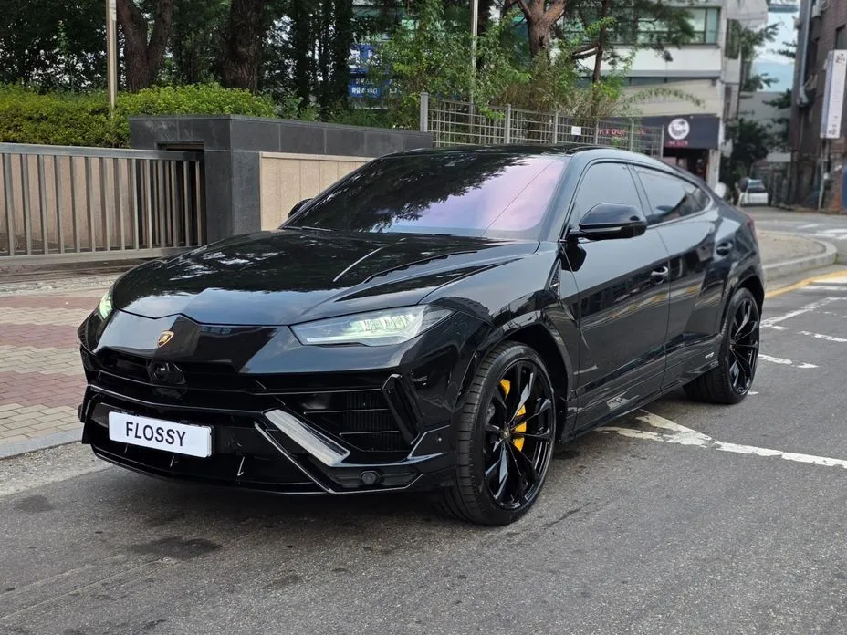 Lamborghini Urus — фото 1
