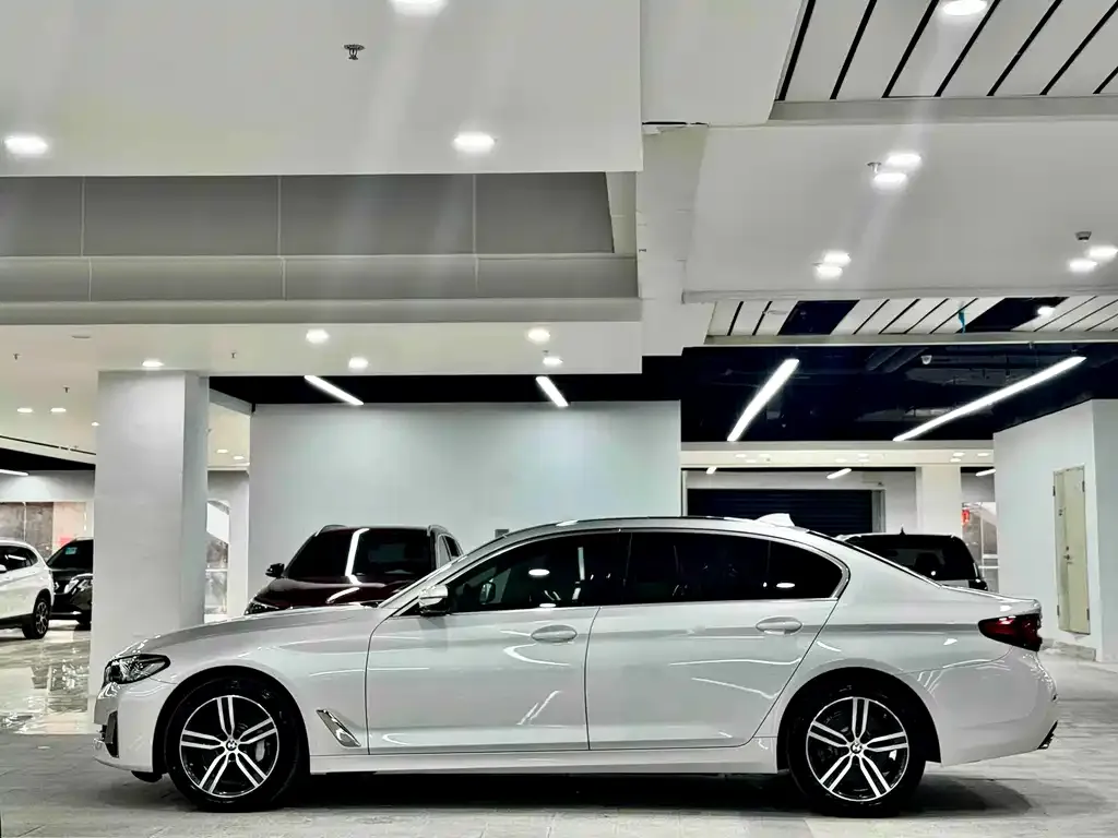 BMW 5 Series — фото 4