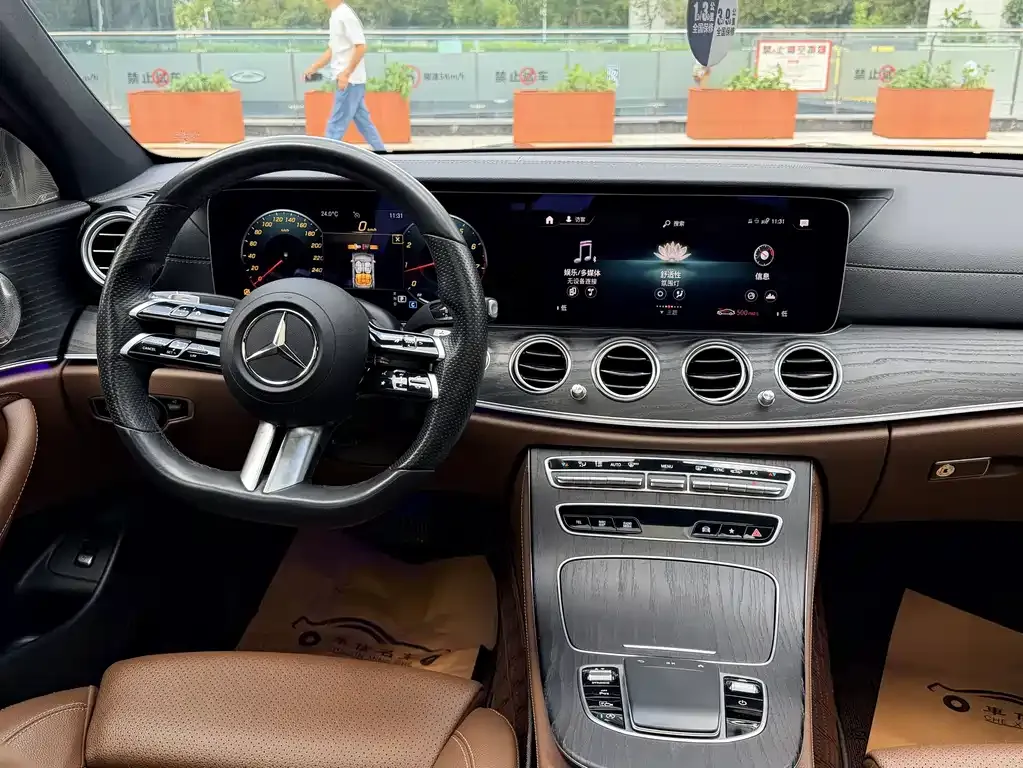Mercedes-Benz E-Class — фото 10