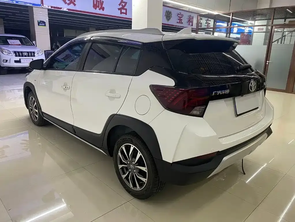 Toyota Yaris L — фото 6