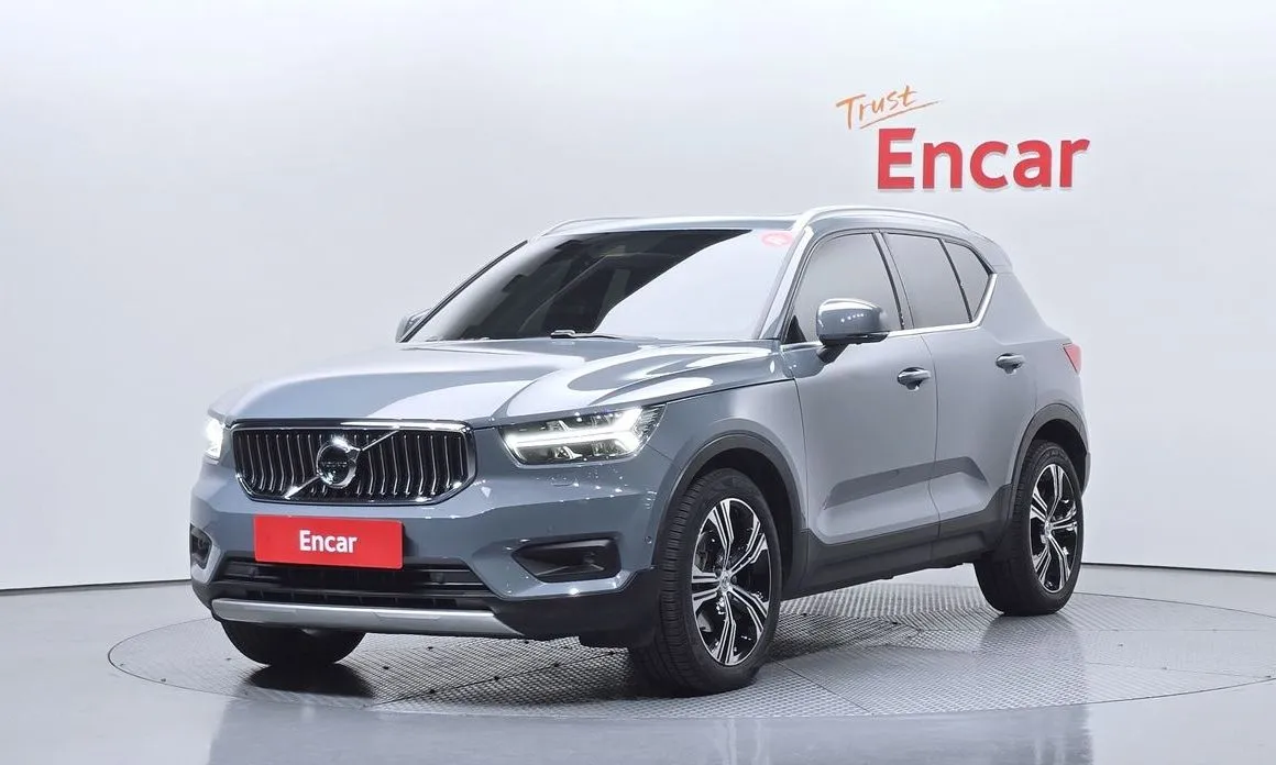 Volvo XC40 — фото 1