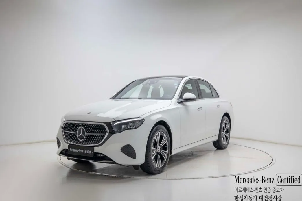 Mercedes-Benz E-Class — фото 1