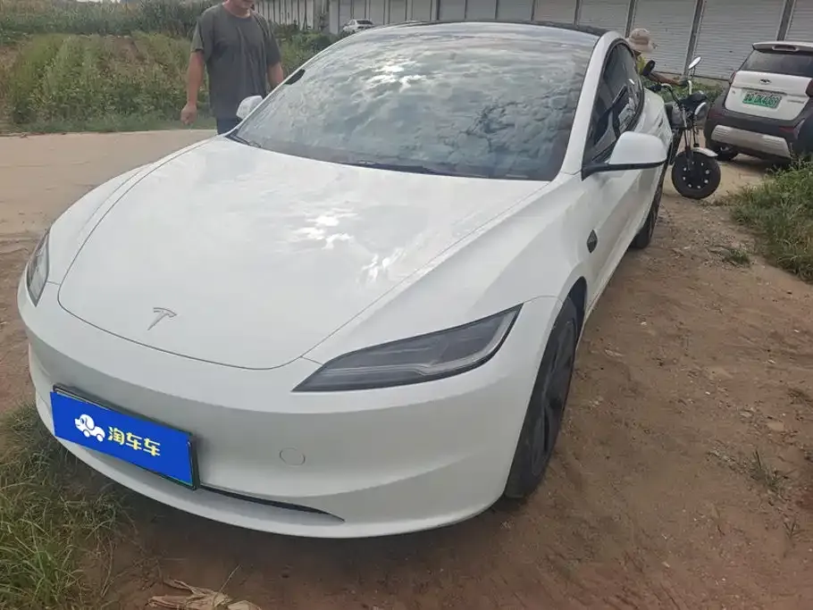 Tesla Model 3 — фото 1