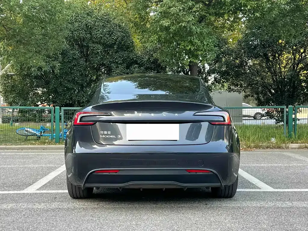 Tesla Model 3 — фото 10