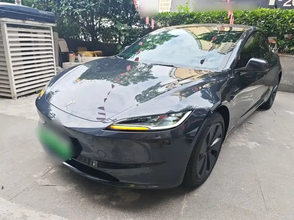 Tesla Model 3 — фото 1