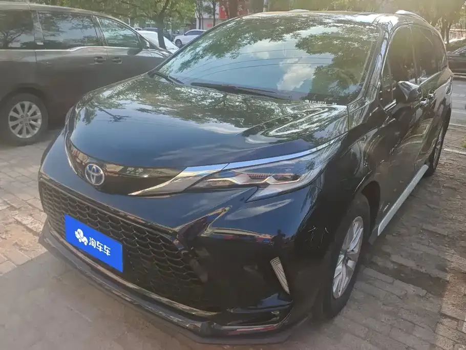 Toyota Granvia — фото 1