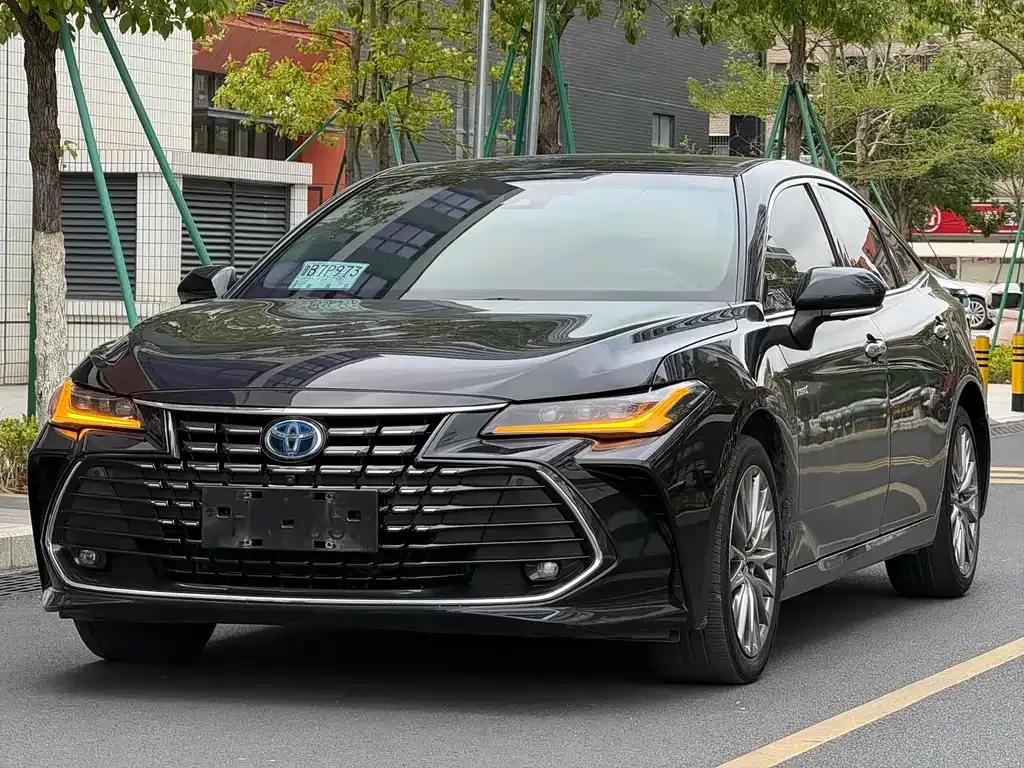 Toyota Avalon — фото 1